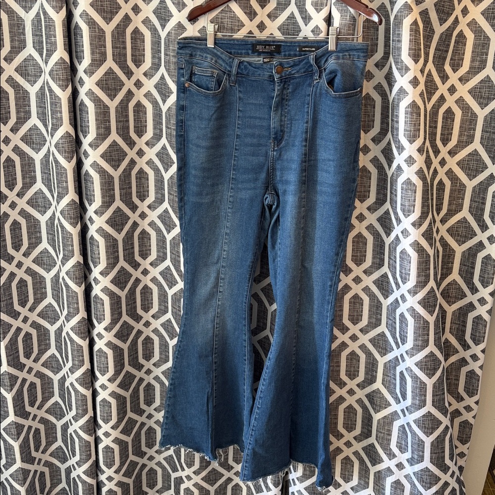 Judy Blue super flair size 15/32 fitted hip and thigh stretch denim five pocket